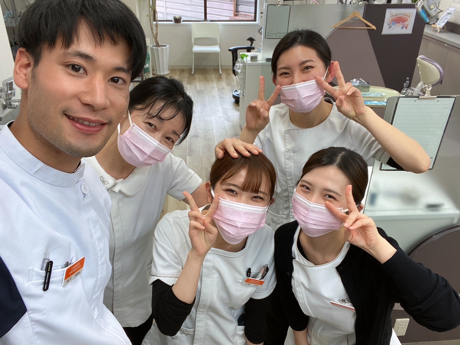 歯科 集合 集合写真を撮りました - cocoroはなふさ歯科医院